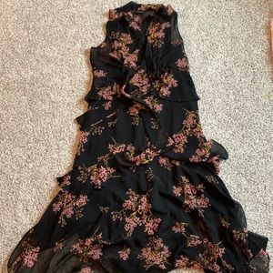 Black floral who what wear sizes small dress! Flowy and adorable!